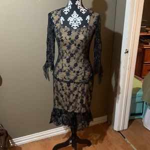 Elana Kattan 2 Pc skirt and top set black lace with beige lining sz Medium